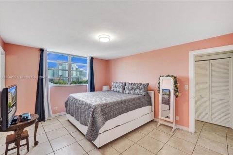 Condominio en venta en Hollywood, Florida, 1 dormitorio, 78.97 m2 № 1854929 - foto 9
