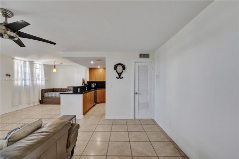 Condominio en venta en Hollywood, Florida, 1 dormitorio, 78.97 m2 № 1854929 - foto 23