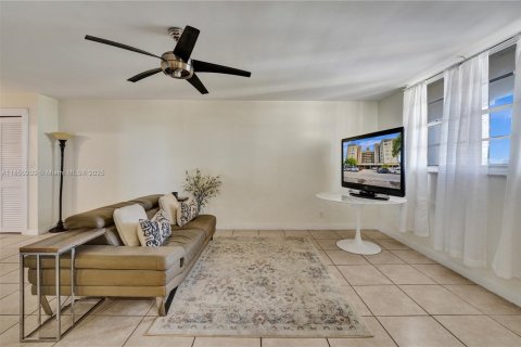 Condominio en venta en Hollywood, Florida, 1 dormitorio, 78.97 m2 № 1854929 - foto 18