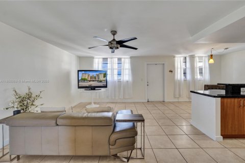 Condominio en venta en Hollywood, Florida, 1 dormitorio, 78.97 m2 № 1854929 - foto 20