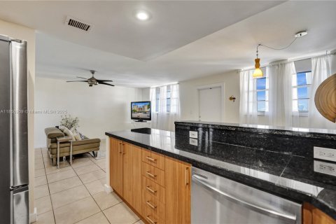Condominio en venta en Hollywood, Florida, 1 dormitorio, 78.97 m2 № 1854929 - foto 30
