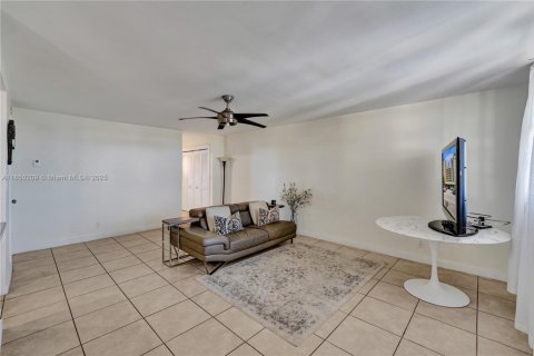 Condominio en venta en Hollywood, Florida, 1 dormitorio, 78.97 m2 № 1854929 - foto 17