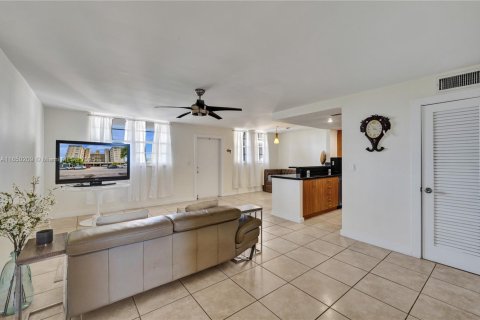 Condominio en venta en Hollywood, Florida, 1 dormitorio, 78.97 m2 № 1854929 - foto 21
