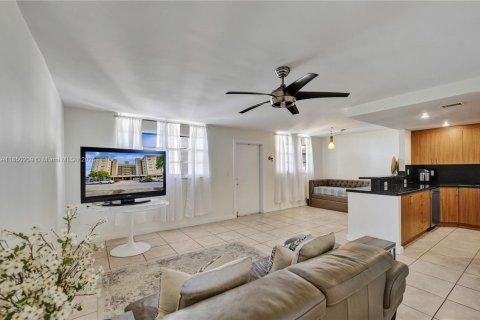 Condominio en venta en Hollywood, Florida, 1 dormitorio, 78.97 m2 № 1854929 - foto 22