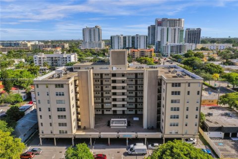 Condominio en venta en Hollywood, Florida, 1 dormitorio, 78.97 m2 № 1854929 - foto 3
