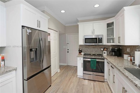 Купить виллу или дом в Хомстед, Флорида 4 спальни, 255.76м2, № 1998514 - фото 15