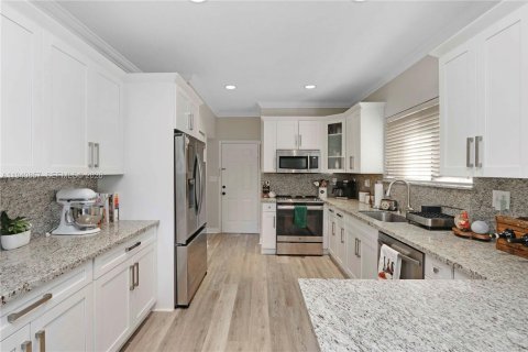 Купить виллу или дом в Хомстед, Флорида 4 спальни, 255.76м2, № 1998514 - фото 14