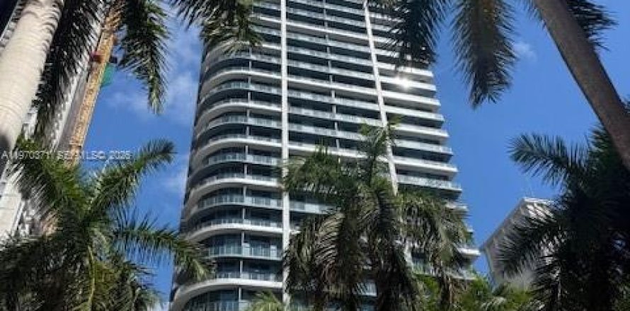 Estudio en el Condominio en Miami, Florida  № 2080442
