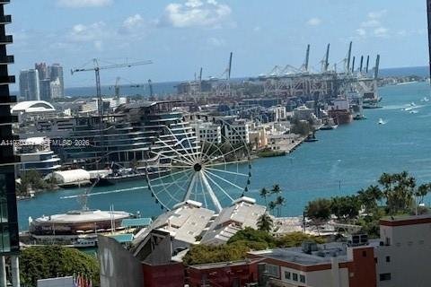 Condominio en alquiler en Miami, Florida № 2080442 - foto 12