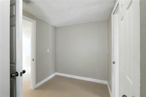 Casa en venta en Tampa, Florida, 3 dormitorios, 113.43 m2 № 1911325 - foto 17