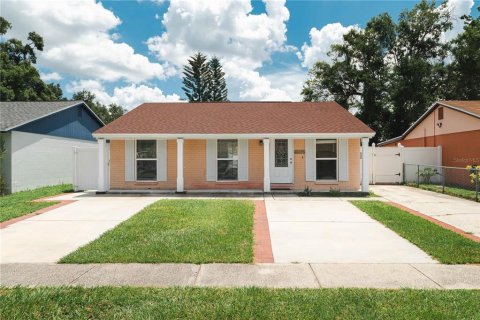 Casa en venta en Tampa, Florida, 3 dormitorios, 113.43 m2 № 1911325 - foto 1