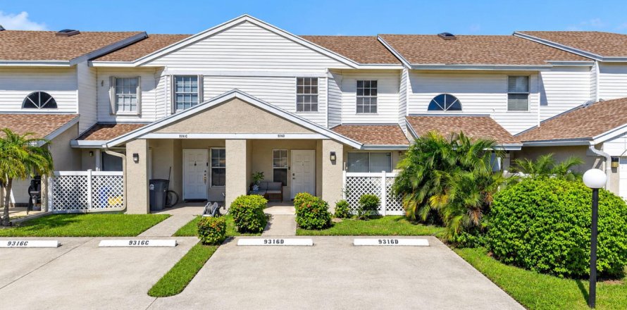Townhouse in Boca Raton, Florida 3 bedrooms, 181.72 sq.m. № 2416123