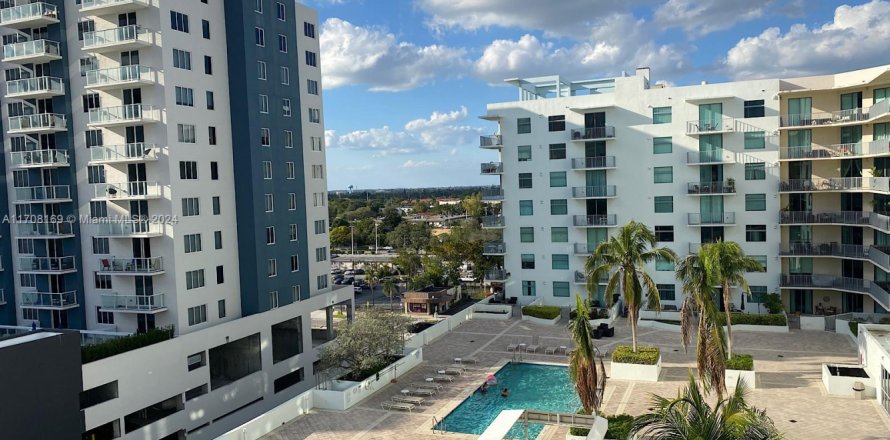 Condominio en Hollywood, Florida, 2 dormitorios № 1938250