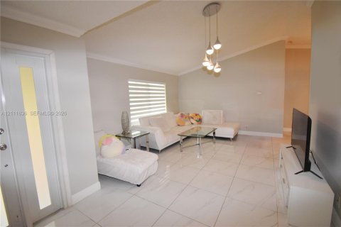 Villa ou maison à vendre à Davie, Floride: 4 chambres, 173.73 m2 № 2431377 - photo 4