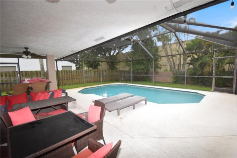 Villa ou maison à vendre à Davie, Floride: 4 chambres, 173.73 m2 № 2431377 - photo 12