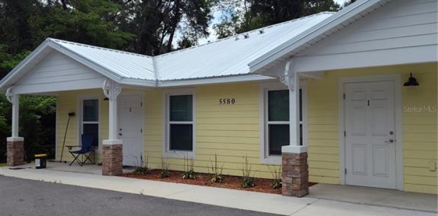 Studio in Silver Springs Shores, Florida № 2197103