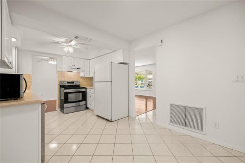 Villa ou maison à vendre à Pinellas Park, Floride: 2 chambres, 146.41 m2 № 1846890 - photo 11