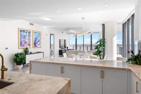 Condominio en alquiler en Tampa, Florida, 3 dormitorios, 273.13 m2 № 2356189 - foto 19