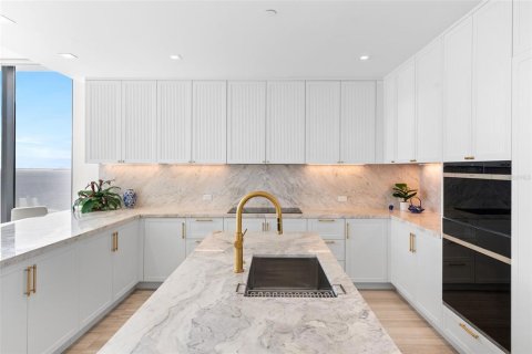 Condominio en alquiler en Tampa, Florida, 3 dormitorios, 273.13 m2 № 2356189 - foto 18