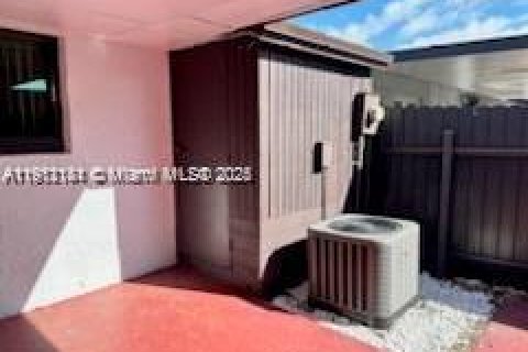 Снять в аренду таунхаус в Майами, Флорида 3 спальни, 103.12м2, № 1968164 - фото 23