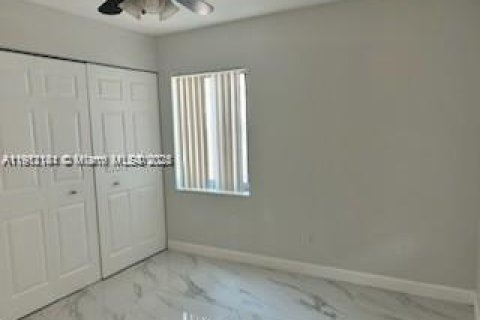 Снять в аренду таунхаус в Майами, Флорида 3 спальни, 103.12м2, № 1968164 - фото 16