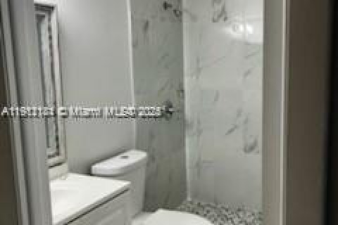 Снять в аренду таунхаус в Майами, Флорида 3 спальни, 103.12м2, № 1968164 - фото 11