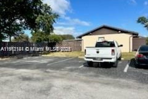 Снять в аренду таунхаус в Майами, Флорида 3 спальни, 103.12м2, № 1968164 - фото 24