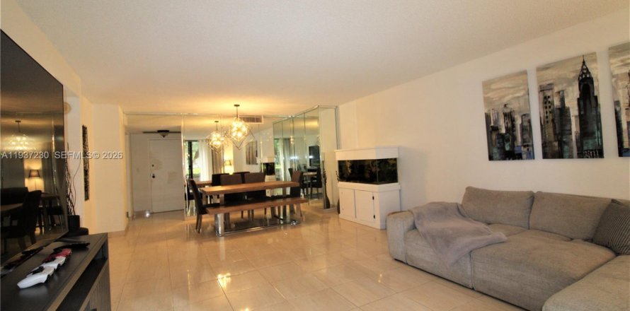 Condo in Hallandale Beach, Florida, 2 bedrooms  № 2059788