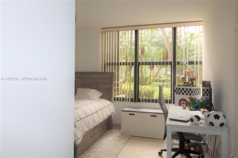 Condo in Hallandale Beach, Florida, 2 bedrooms  № 2059788 - photo 13