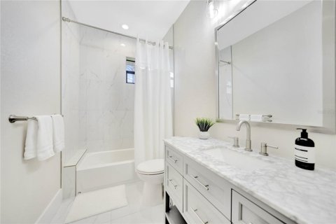 Villa ou maison à louer à North Port, Floride: 3 chambres, 160.44 m2 № 1390139 - photo 29