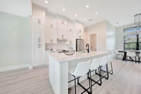 Villa ou maison à louer à North Port, Floride: 3 chambres, 160.44 m2 № 1390139 - photo 12