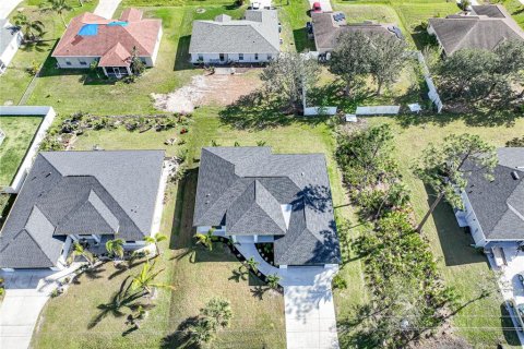 Villa ou maison à louer à North Port, Floride: 3 chambres, 160.44 m2 № 1390139 - photo 5
