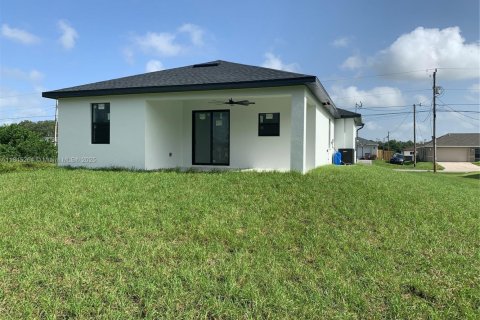 House in Lehigh Acres, Florida 3 bedrooms № 1850622 - photo 24