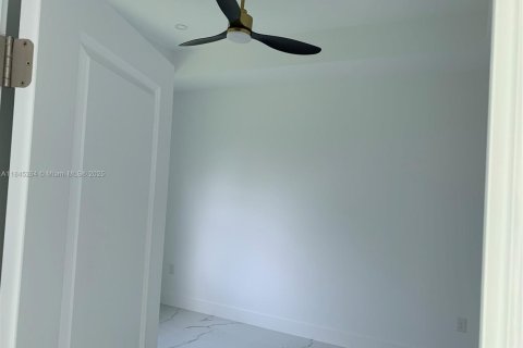 House in Lehigh Acres, Florida 3 bedrooms № 1850622 - photo 10