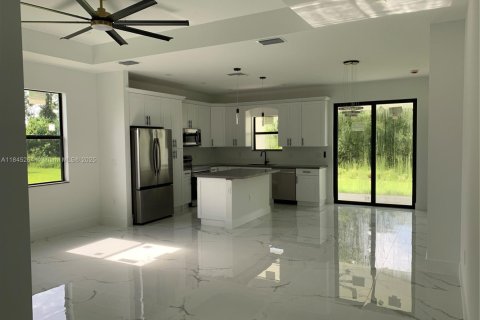House in Lehigh Acres, Florida 3 bedrooms № 1850622 - photo 6