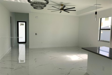 House in Lehigh Acres, Florida 3 bedrooms № 1850622 - photo 9