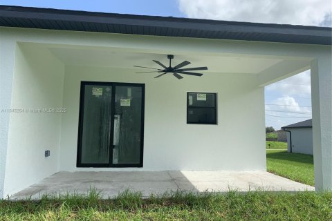 House in Lehigh Acres, Florida 3 bedrooms № 1850622 - photo 26