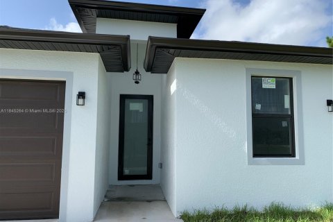House in Lehigh Acres, Florida 3 bedrooms № 1850622 - photo 4
