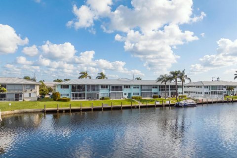 Condo in Lighthouse Point, Florida, 2 bedrooms  № 2381419 - photo 28