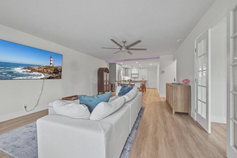 Condo in Lighthouse Point, Florida, 2 bedrooms  № 2381419 - photo 17