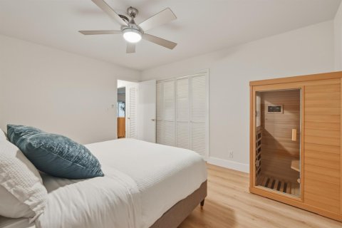 Condo in Lighthouse Point, Florida, 2 bedrooms  № 2381419 - photo 25