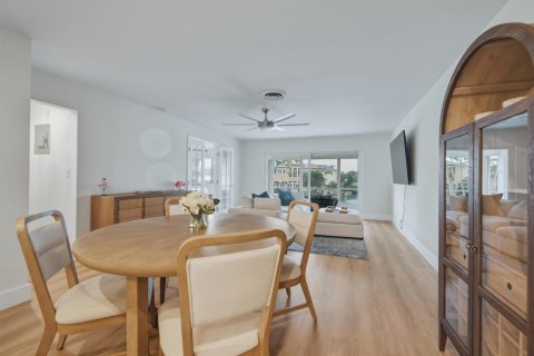 Condo in Lighthouse Point, Florida, 2 bedrooms  № 2381419 - photo 13