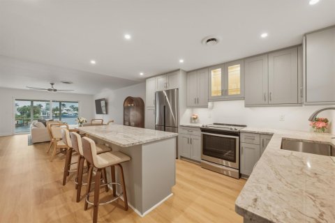 Condo in Lighthouse Point, Florida, 2 bedrooms  № 2381419 - photo 8