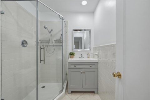 Condo in Lighthouse Point, Florida, 2 bedrooms  № 2381419 - photo 22