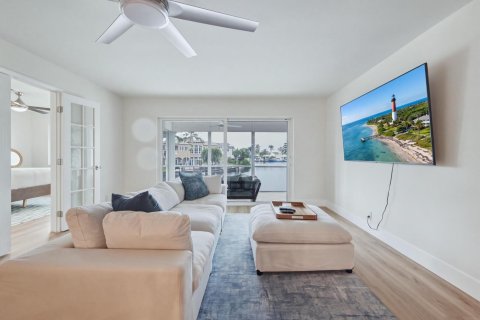Condo in Lighthouse Point, Florida, 2 bedrooms  № 2381419 - photo 16