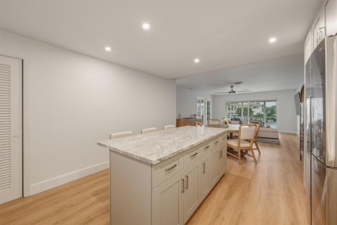 Condo in Lighthouse Point, Florida, 2 bedrooms  № 2381419 - photo 9