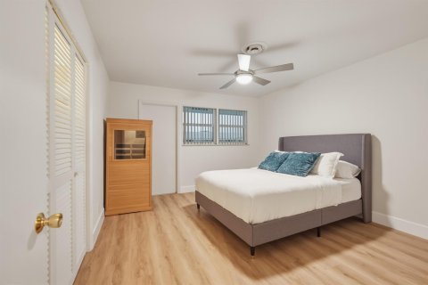 Condo in Lighthouse Point, Florida, 2 bedrooms  № 2381419 - photo 24