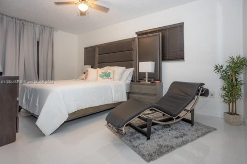 Condo in Doral, Florida, 2 bedrooms  № 1932649 - photo 9