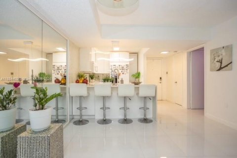 Condo in Doral, Florida, 2 bedrooms  № 1932649 - photo 4