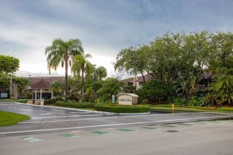 Condo in Doral, Florida, 2 bedrooms  № 1932649 - photo 1